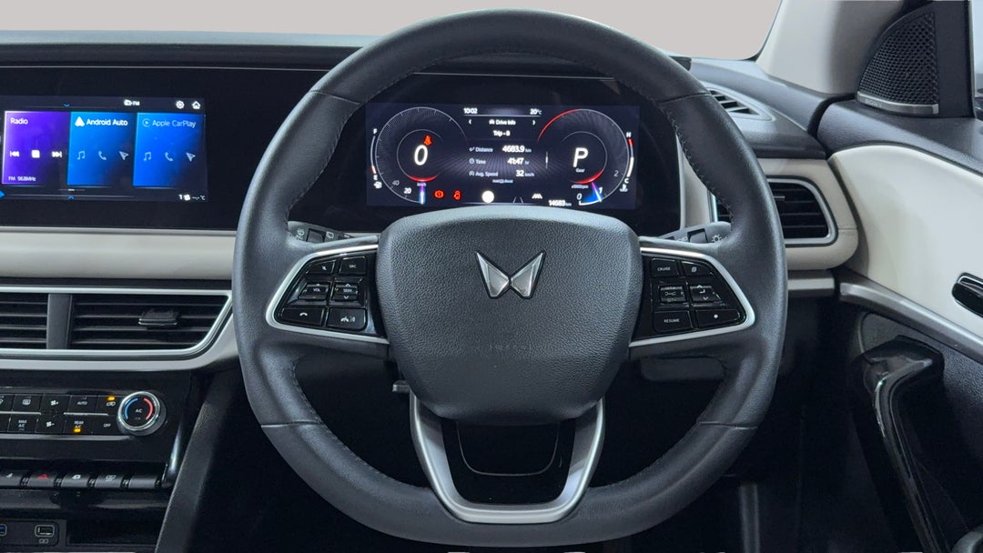 2024 Mahindra Xuv700 Ax7l, Automatic, 14683 km, Steering Wheel Close-up