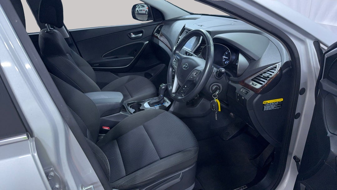 2017 Hyundai Santa Fe Active (4x4), Automatic, 107143 km, Right Side Front Door Cabin View