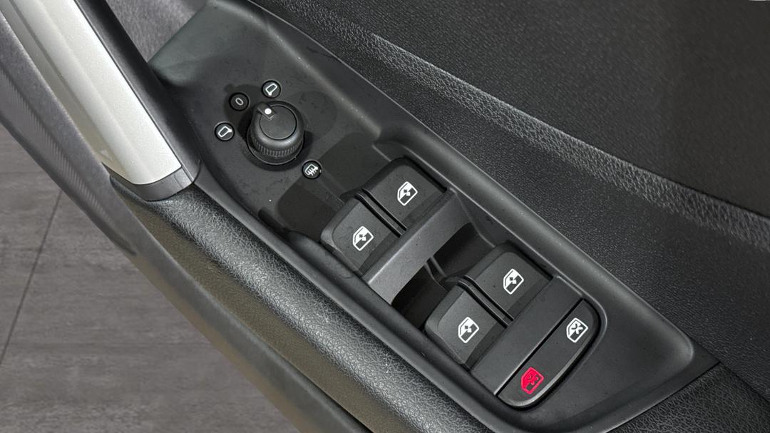 2021 Audi Q2 35 Tfsi, Automatic, 18417 km, Drivers Side Door Panel Controls