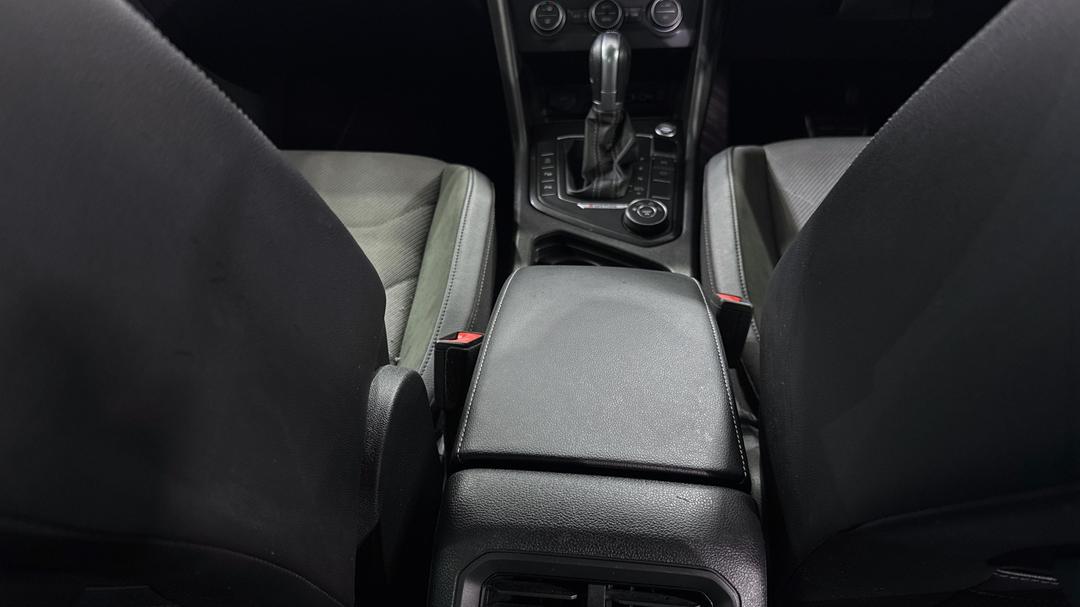 2019 Volkswagen Tiguan 132 Tsi R-line Edition, Automatic, 73872 km, Center Console