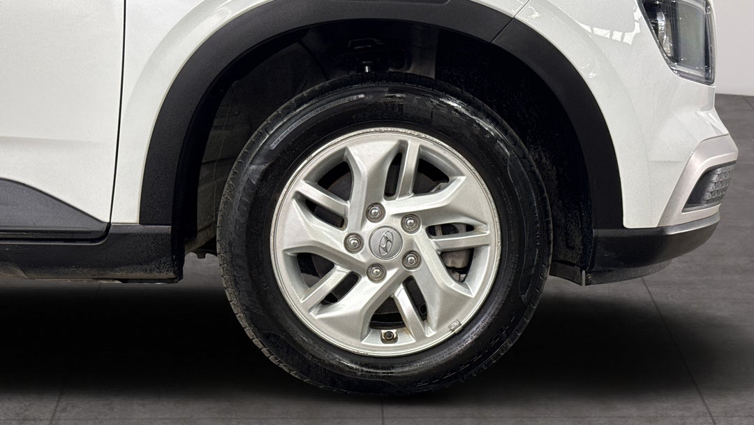 2023 Hyundai Venue Venue, Automatic, 43489 km, Right Front Wheel