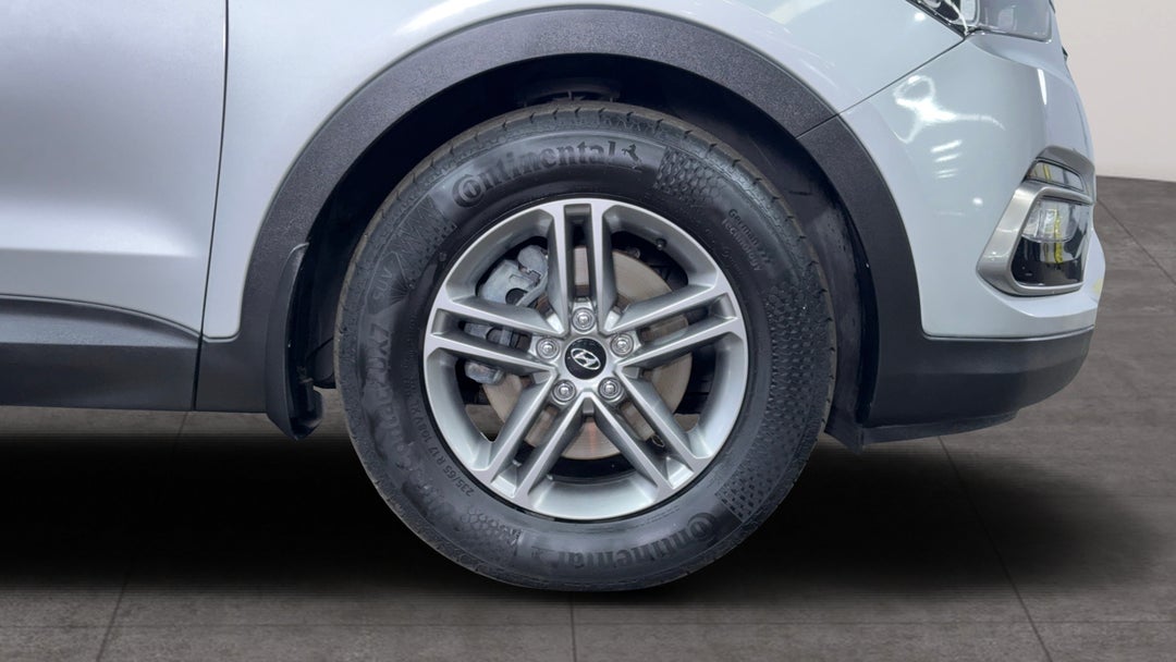 2017 Hyundai Santa Fe Active (4x4), Automatic, 107143 km, Right Front Wheel