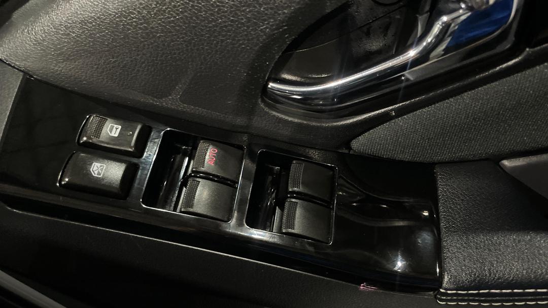 2021 Isuzu MU-X Ls-m (4x2), Automatic, 80404 km, Drivers Side Door Panel Controls