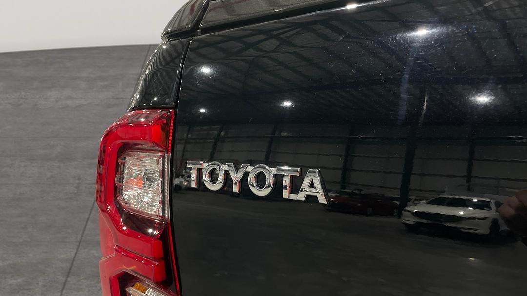2024 Toyota Hilux Rogue 48v (4x4), Automatic, 9767 km, Badge (Boot Left Side)
