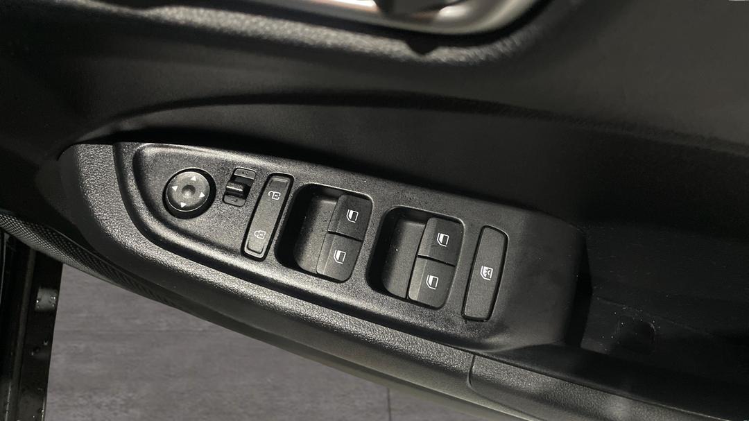 2021 Hyundai Venue Active, Automatic, 20760 km, Drivers Side Door Panel Controls