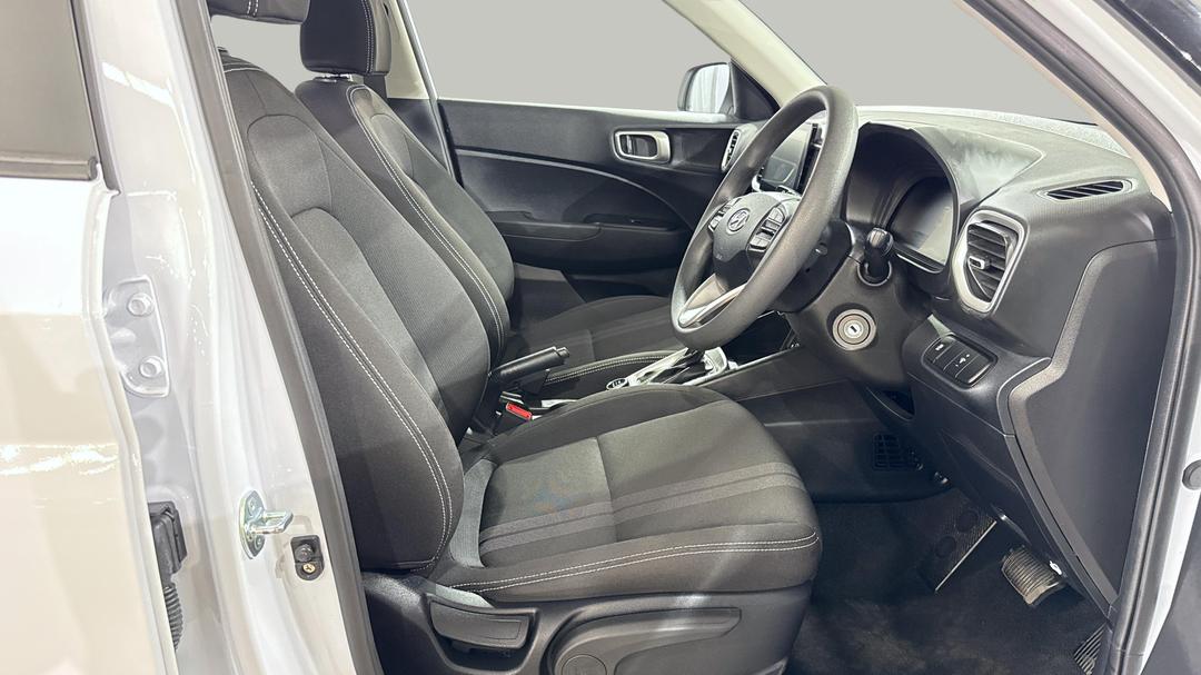 2025 Hyundai Venue Venue, Automatic, 26493 km, Right Side Front Door Cabin View