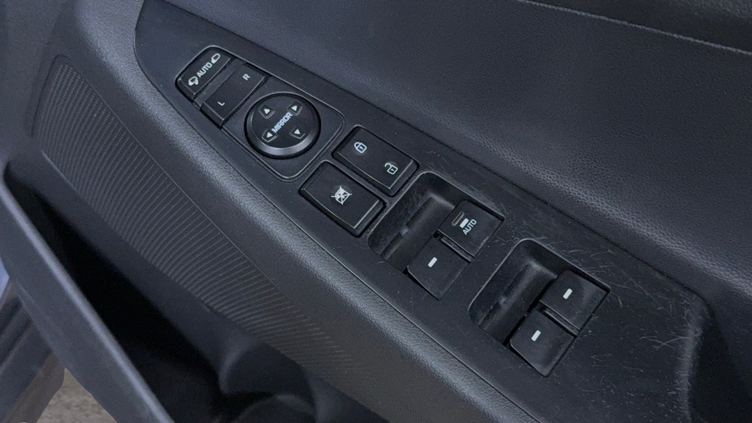 2015 Hyundai Tucson Active X (fwd), Automatic, 133835 km, Drivers Side Door Panel Controls