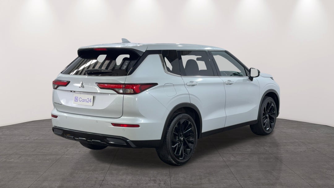 2023 Mitsubishi Outlander Ls Black Edition 7 Seat (2WD), Automatic, 24126 km, Right Back Diagonal (45- Degree) View