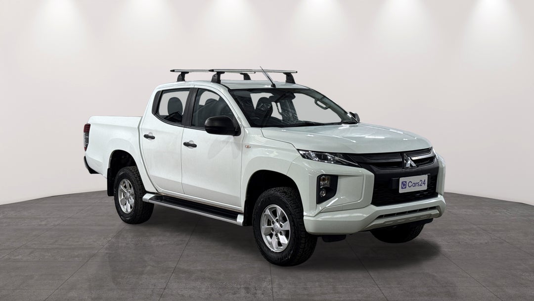 2021 Mitsubishi Triton Glx+ (4x4), Automatic, 119004 km, Right Front Diagonal (45- Degree) View