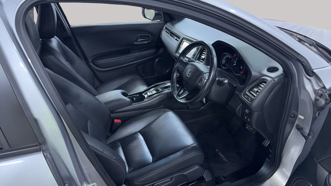 2018 Honda HR-V Rs, Automatic, 61787 km, Right Side Front Door Cabin View