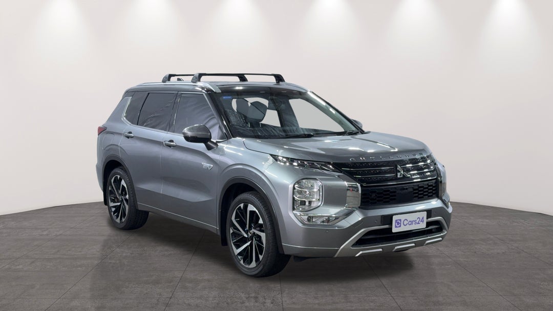 2023 Mitsubishi Outlander Phev Exceed 5+2 Seat (AWD), Automatic, 73779 km, Right Front Diagonal (45- Degree) View