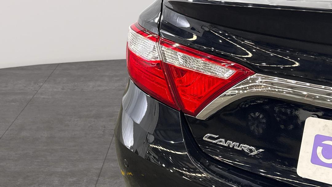 2017 Toyota Camry Rz S.e., Automatic, 134439 km, Badge (Boot Left Side)