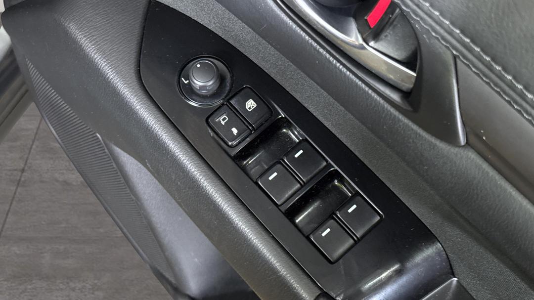 2018 Mazda CX-5 Maxx Sport (4x4), Automatic, 96625 km, Drivers Side Door Panel Controls