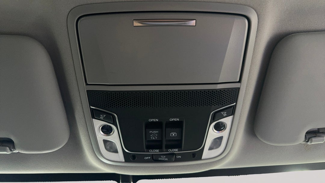 On-Roof Controls/Sunglass holder