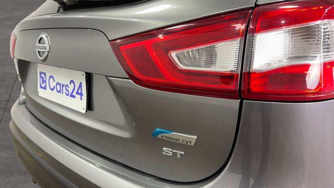 Badge (Boot Right Side)