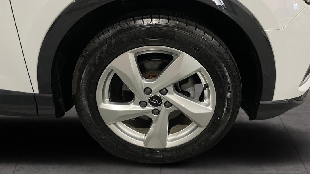 2021 Audi Q3 35 Tfsi, Automatic, 44475 km, Right Front Wheel