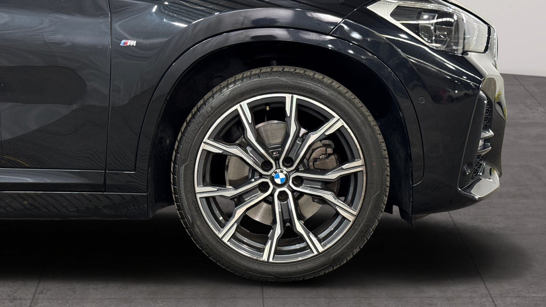 2022 BMW X1 sDrive 20i, Automatic, 38397 km, Right Front Wheel