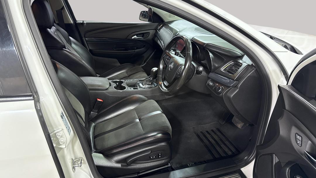 2016 Holden Commodore Sv6 Black Edition, Automatic, 160878 km, Right Side Front Door Cabin View