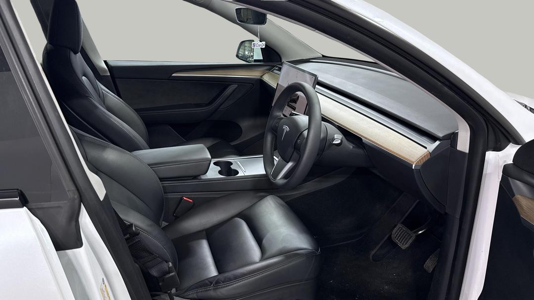2022 Tesla Model Y Rear-wheel Drive, Automatic, 38164 km, Right Side Front Door Cabin View