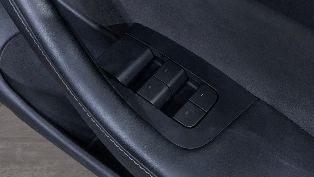 2022 Tesla Model 3 Rear-wheel Drive, Automatic, 65717 km, Drivers Side Door Panel Controls