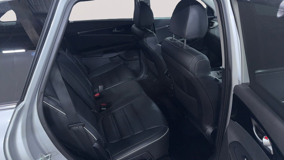 2019 Kia Sorento Gt-line (4x4), Automatic, 52068 km, Right Side Rear Door Cabin View