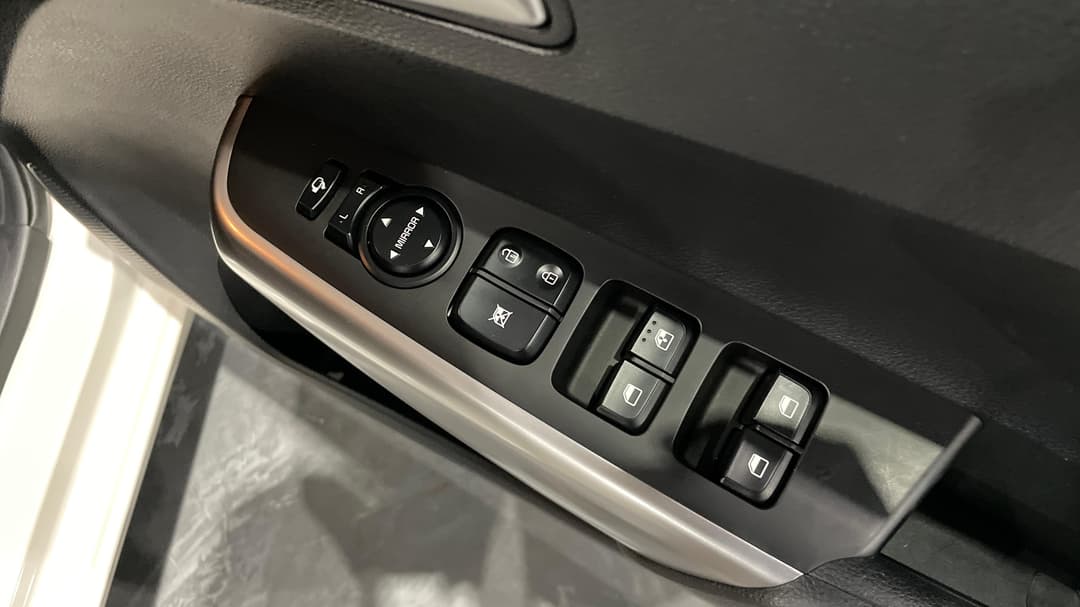 2025 Kia Picanto Sport (pe2), Automatic, 2727 km, Drivers Side Door Panel Controls