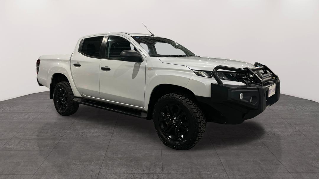 2022 Mitsubishi Triton Glx-r (4x4), Automatic, 48228 km, Right Front Diagonal (45- Degree) View