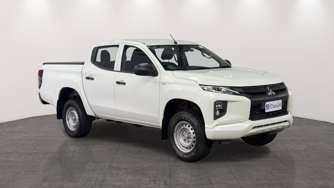 2019 Mitsubishi Triton Glx Adas (4x4), Automatic, 127952 km, Right Front Diagonal (45- Degree) View