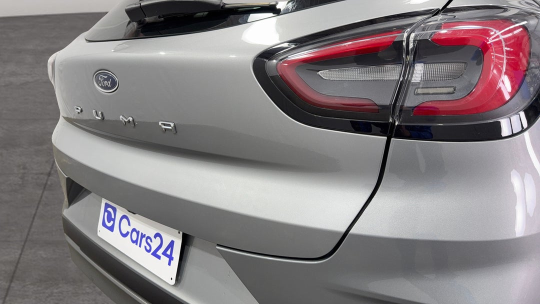 Badge (Boot Right Side)