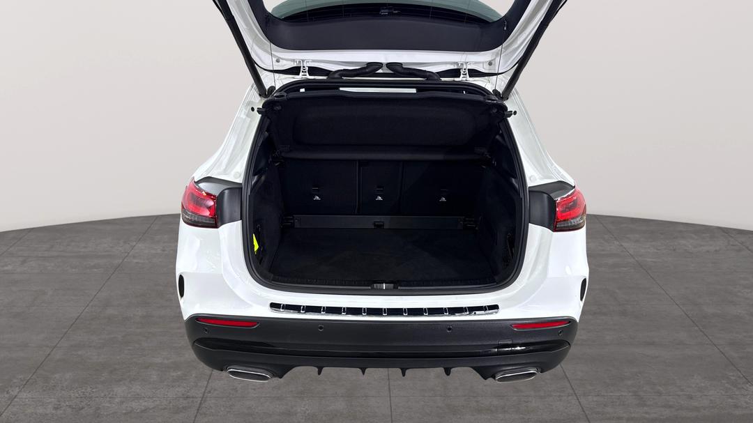 2020 Mercedes-benz GLA 200, Automatic, 72379 km, Boot Inside View