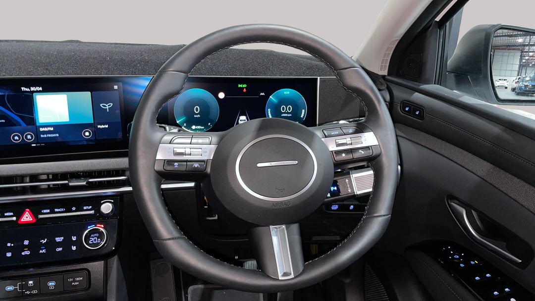 2025 Hyundai Tucson Premium Hybrid (AWD), Automatic, 10997 km, Steering Wheel Close-up