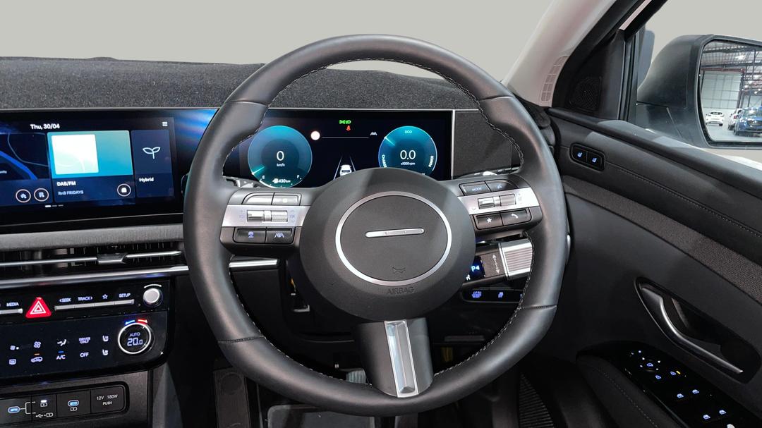 2025 Hyundai Tucson Premium Hybrid (AWD), Automatic, 10997 km, Steering Wheel Close-up