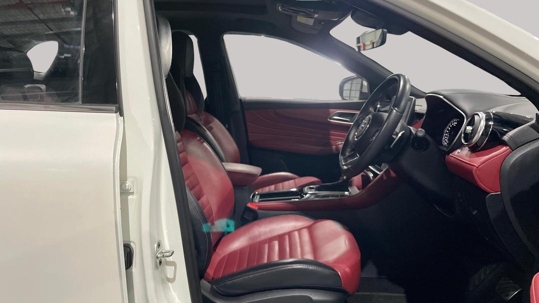 2020 MG HS Essence, Automatic, 62560 km, Right Side Front Door Cabin View