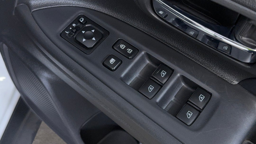 2019 Mitsubishi Outlander Ls 7 Seat (AWD), Automatic, 102224 km, Drivers Side Door Panel Controls