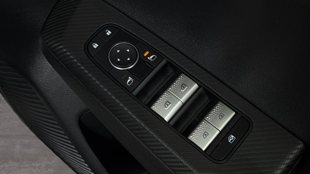 2023 Mitsubishi Outlander Es 7 Seat (2WD), Automatic, 52062 km, Drivers Side Door Panel Controls