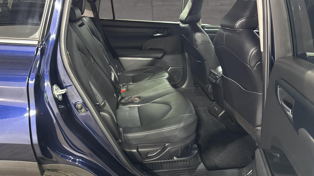 2022 Toyota Kluger Gxl Hybrid AWD, Automatic, 55788 km, Right Side Rear Door Cabin View