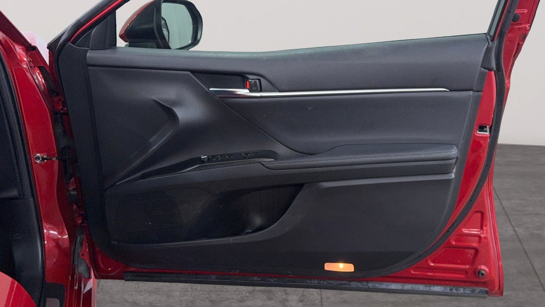 2021 Toyota Camry Sx Hybrid, Automatic, 50057 km, Speaker View