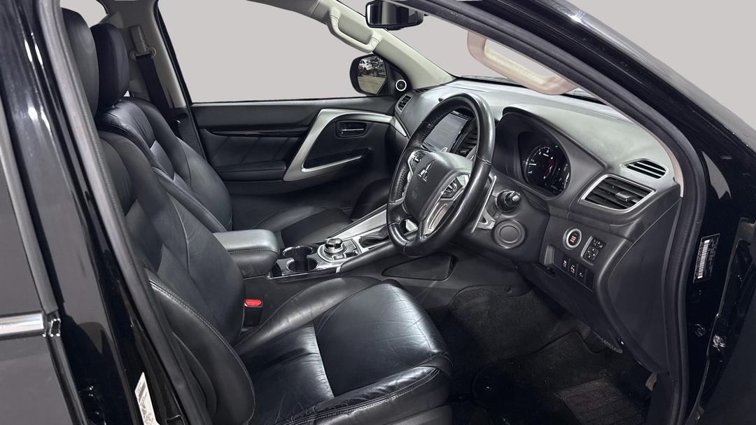 2018 Mitsubishi Pajero Sport Exceed (4x4) 7 Seat, Automatic, 55056 km, Right Side Front Door Cabin View