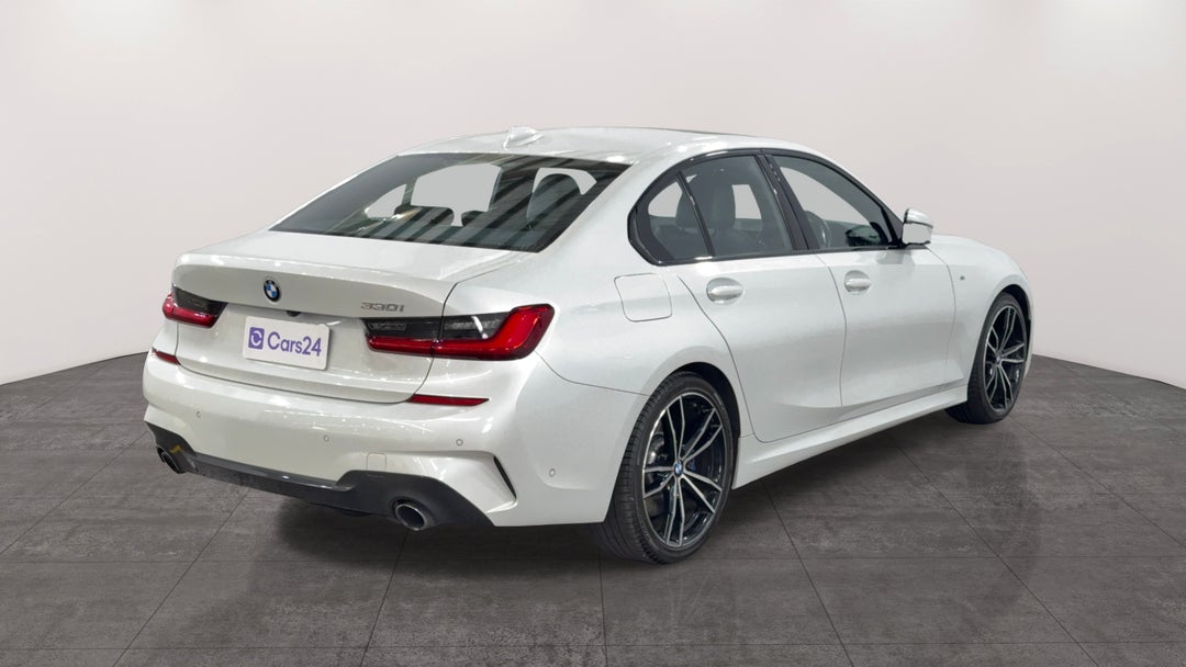 Right Back Diagonal (45- Degree) View