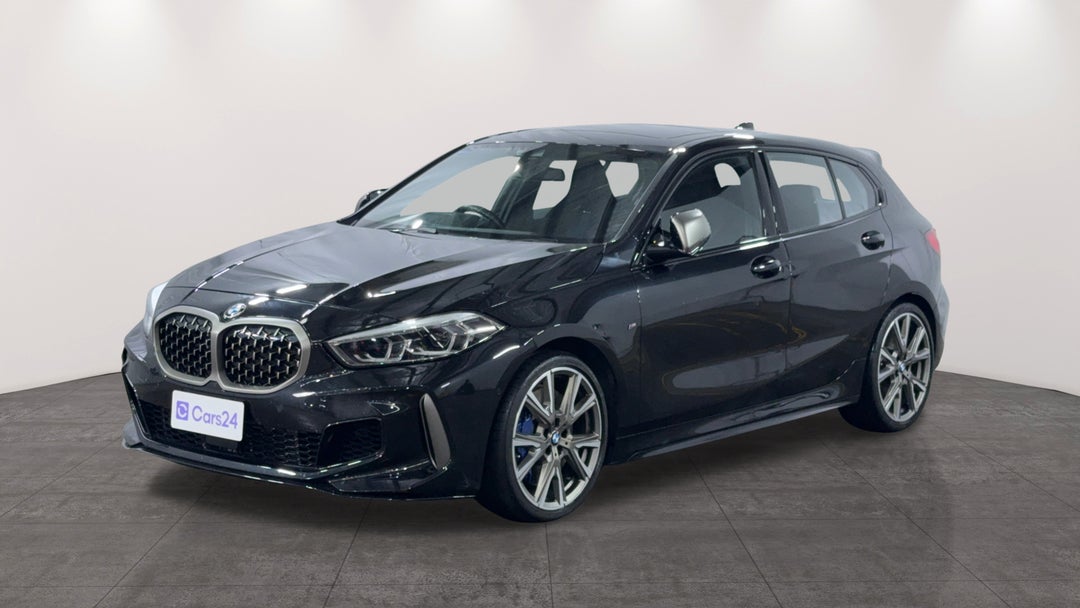 2022 BMW 1 M135i Xdrive, Automatic, 30263 km, Left Front Diagonal (45- Degree) View
