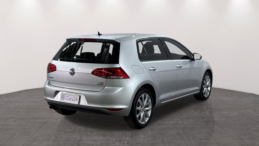 2013 Volkswagen Golf 103 Tsi Highline, Automatic, 108499 km, Right Back Diagonal (45- Degree) View