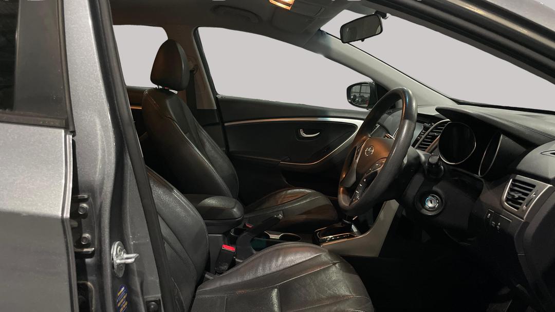2016 Hyundai i30 Active X, Automatic, 96870 km, Right Side Front Door Cabin View