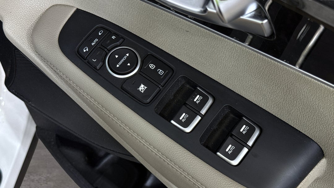 2016 Kia Sorento Platinum (4x4), Automatic, 138085 km, Drivers Side Door Panel Controls