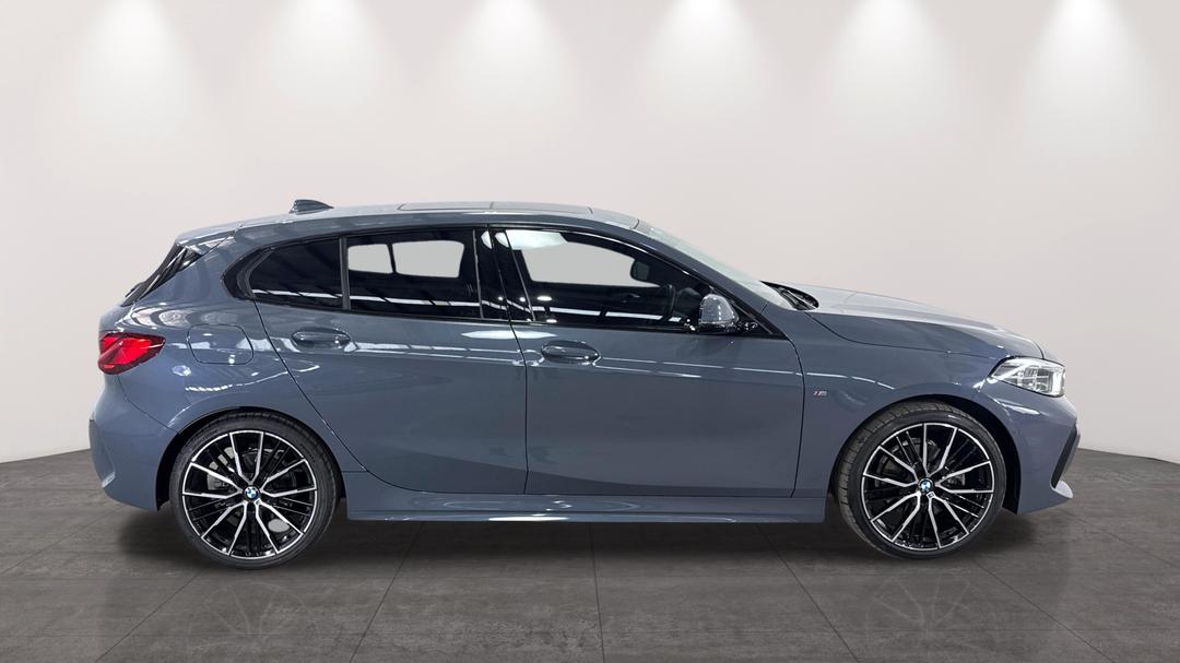 2020 BMW 1 18i M Sport, Automatic, 33680 km, Right Side View
