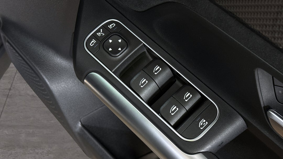 2022 Mercedes-benz GLA 250 4matic, Automatic, 33906 km, Drivers Side Door Panel Controls