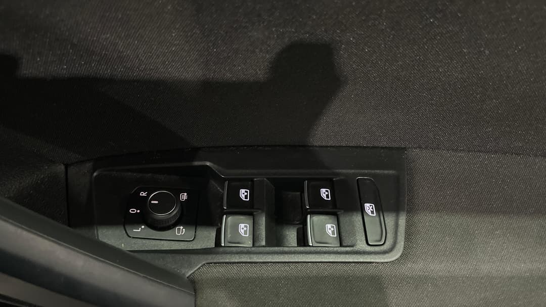 2020 Volkswagen Tiguan 110 Tsi Comfortline, Automatic, 67627 km, Drivers Side Door Panel Controls