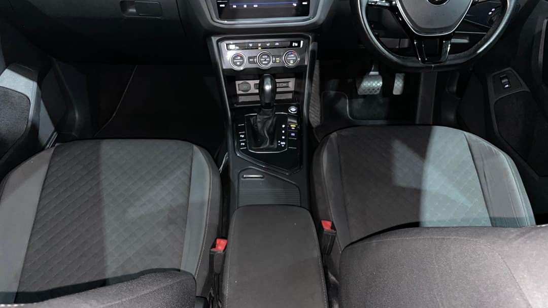 2020 Volkswagen Tiguan 110 Tsi Comfortline, Automatic, 67627 km, Center Console