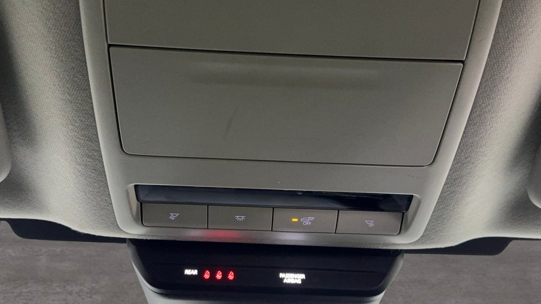 On-Roof Controls/Sunglass holder