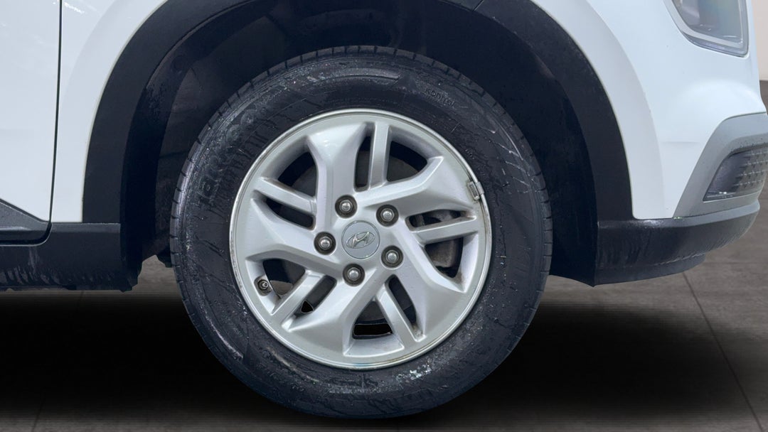 2023 Hyundai Venue Venue, Automatic, 64796 km, Right Front Wheel