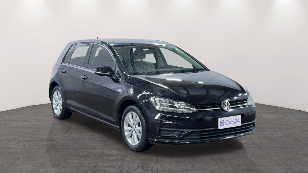 2017 Volkswagen Golf 110 Tsi Trendline, Automatic, 67351 km, Right Front Diagonal (45- Degree) View